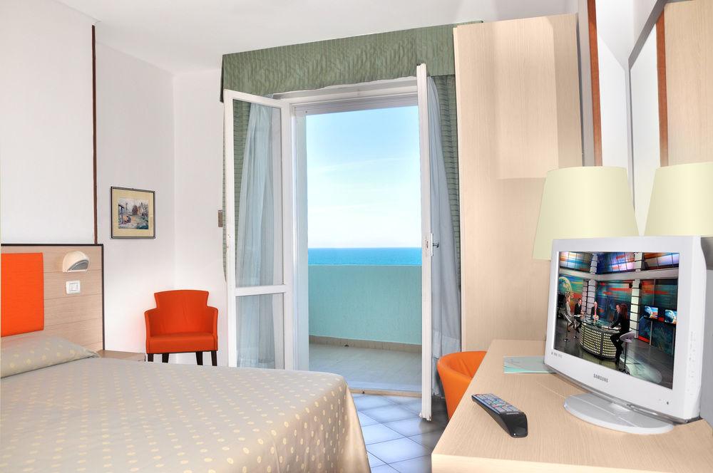 Hotel Losanna Gabicce Mare Kültér fotó