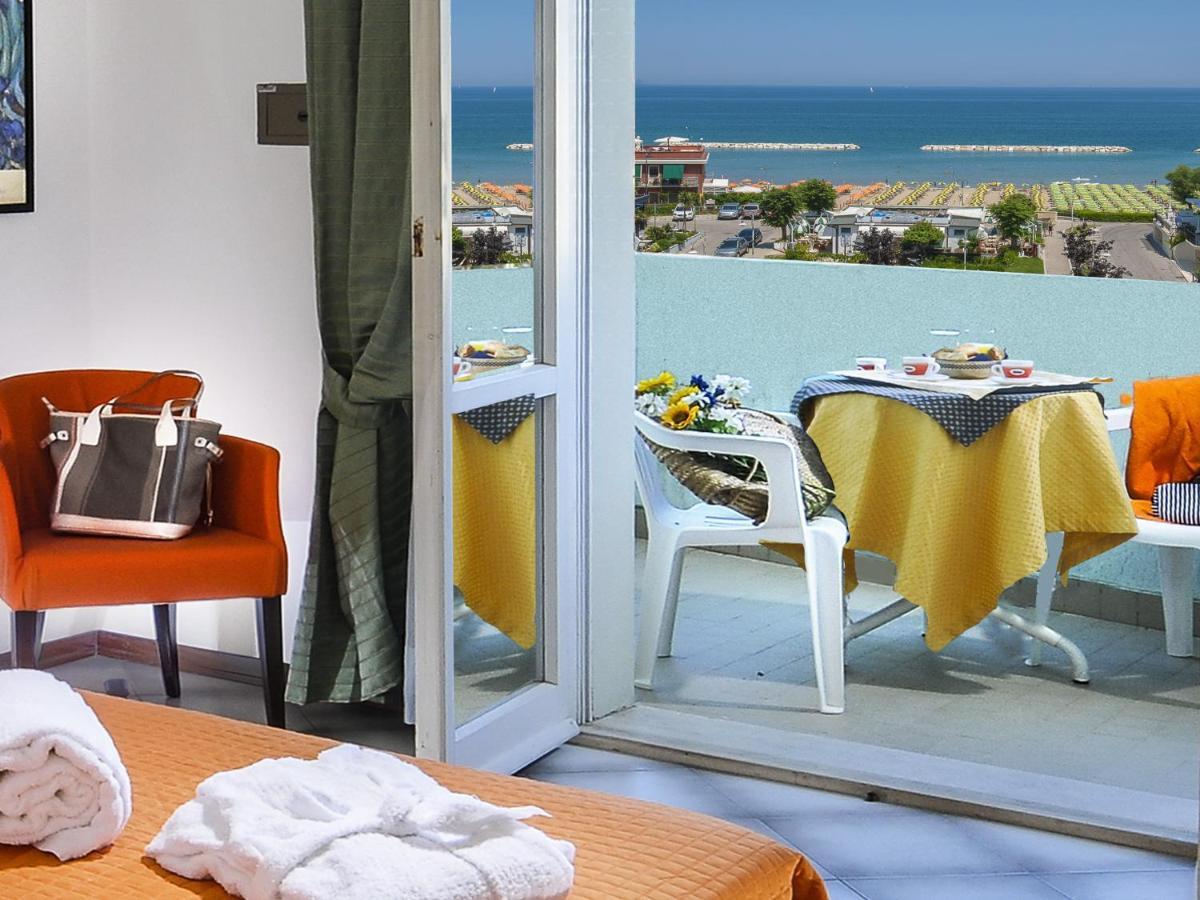 Hotel Losanna Gabicce Mare Kültér fotó