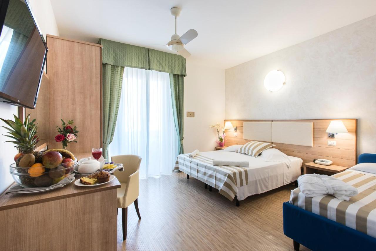 Hotel Losanna Gabicce Mare Kültér fotó