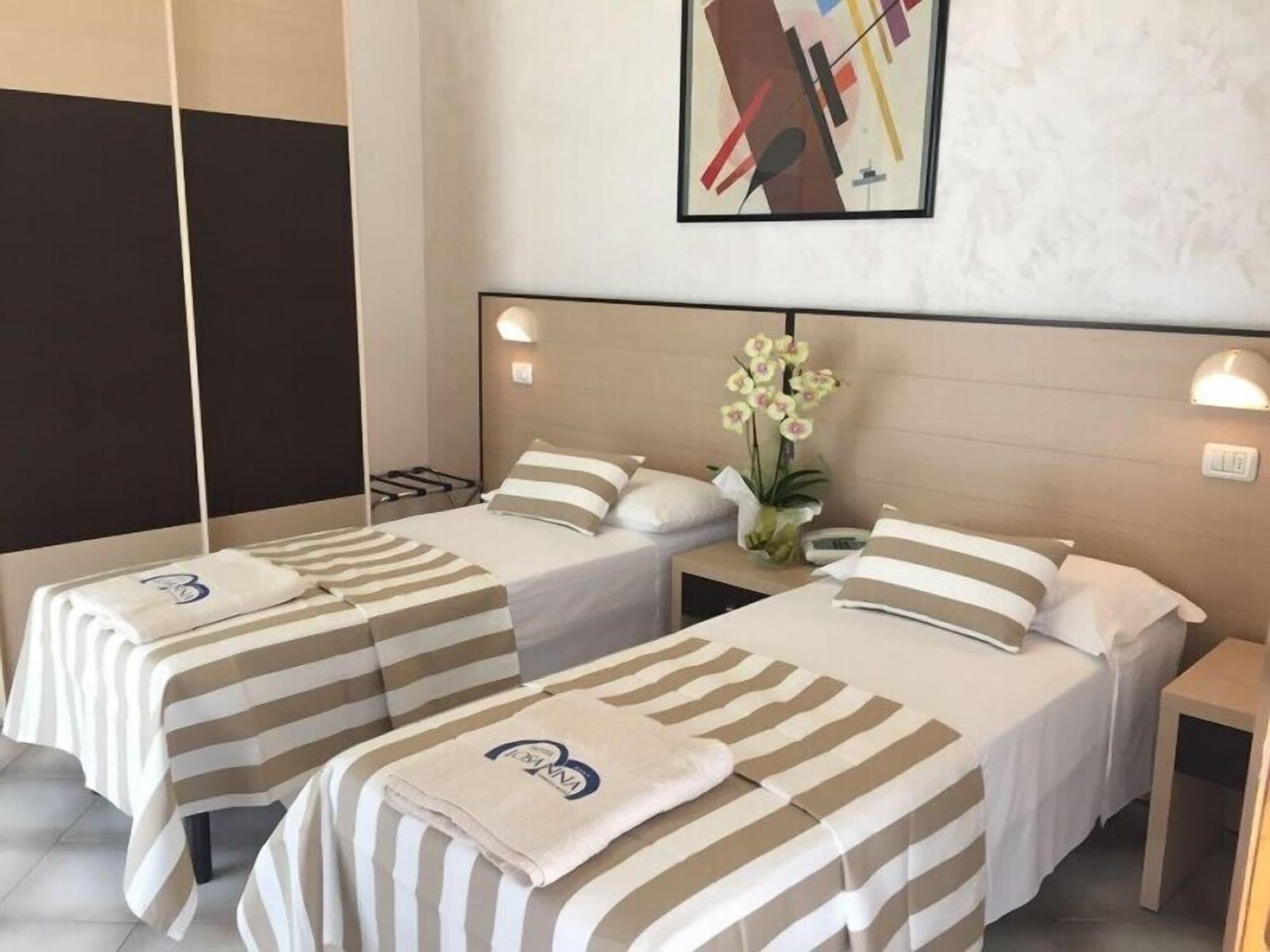Hotel Losanna Gabicce Mare Kültér fotó