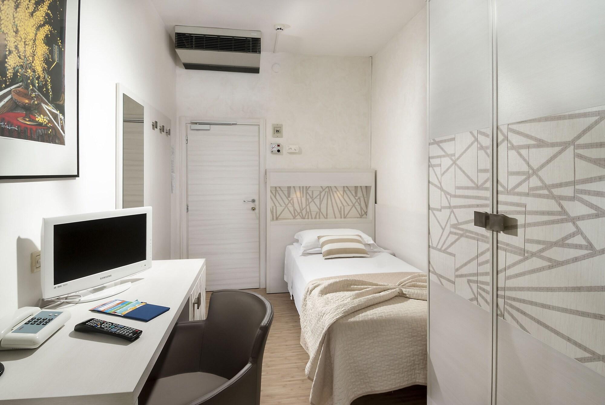 Hotel Losanna Gabicce Mare Kültér fotó