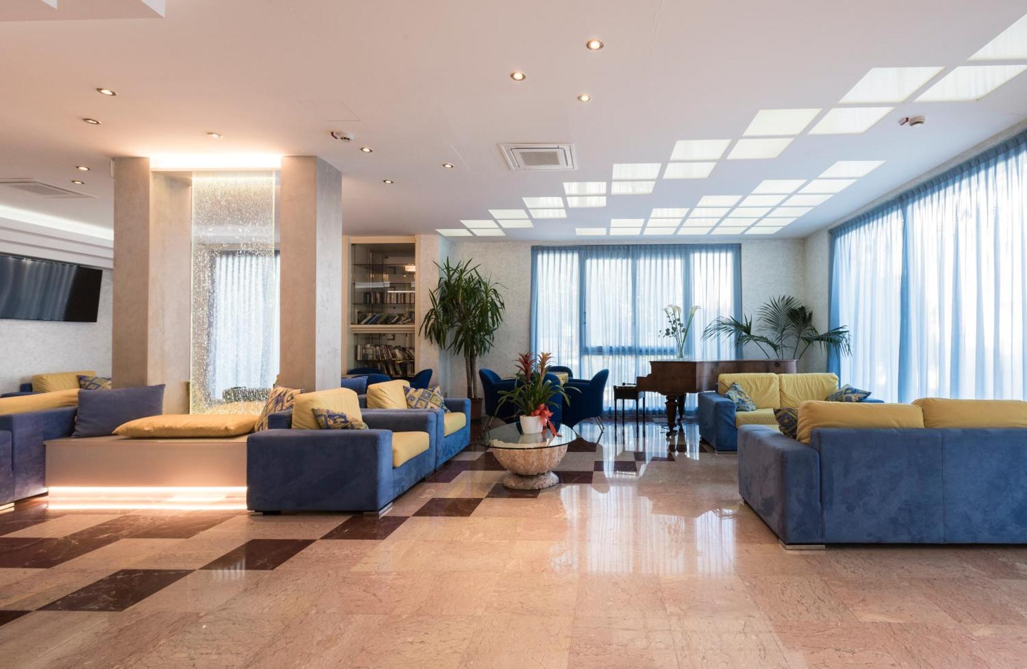 Hotel Losanna Gabicce Mare Kültér fotó