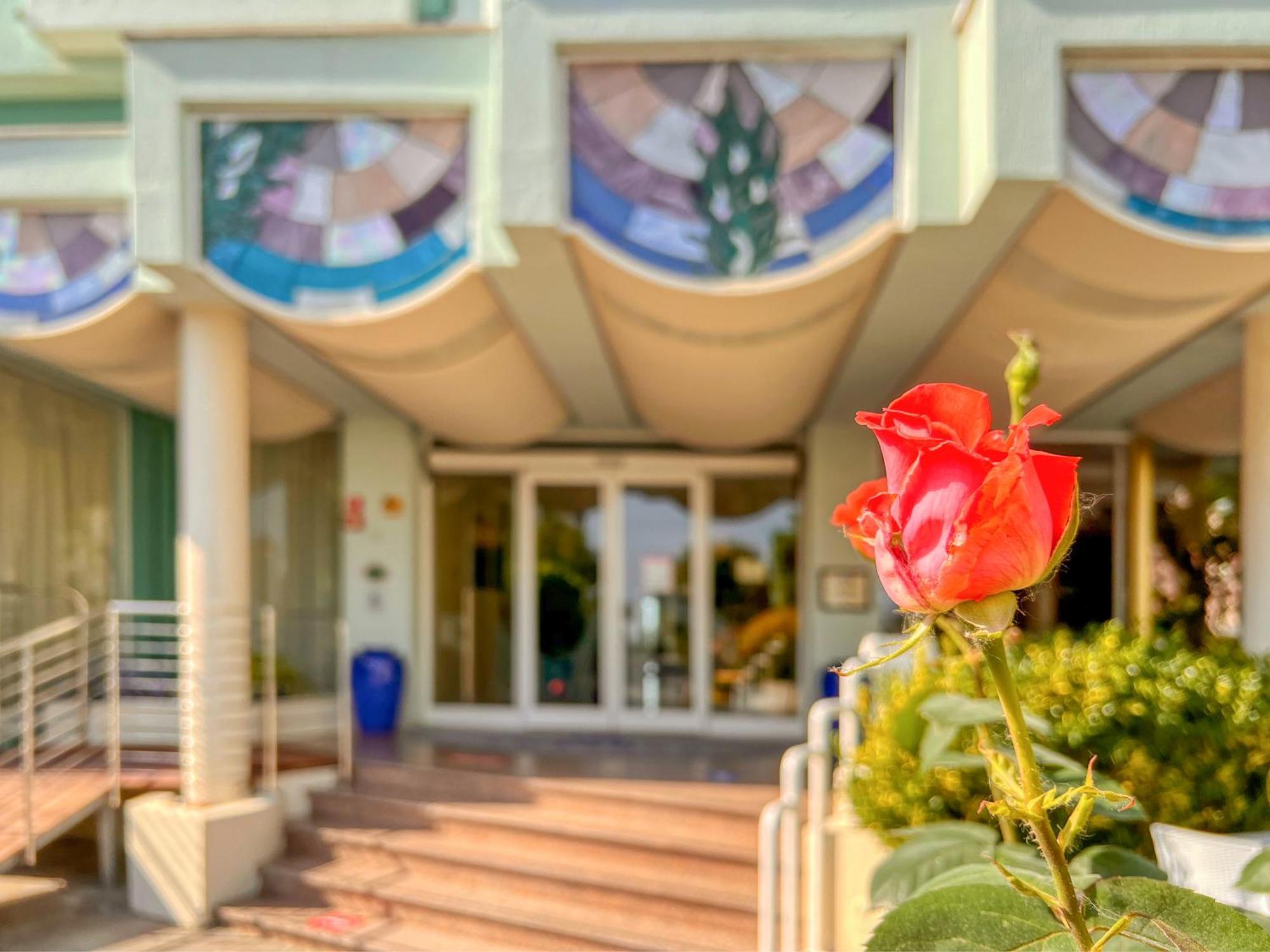 Hotel Losanna Gabicce Mare Kültér fotó