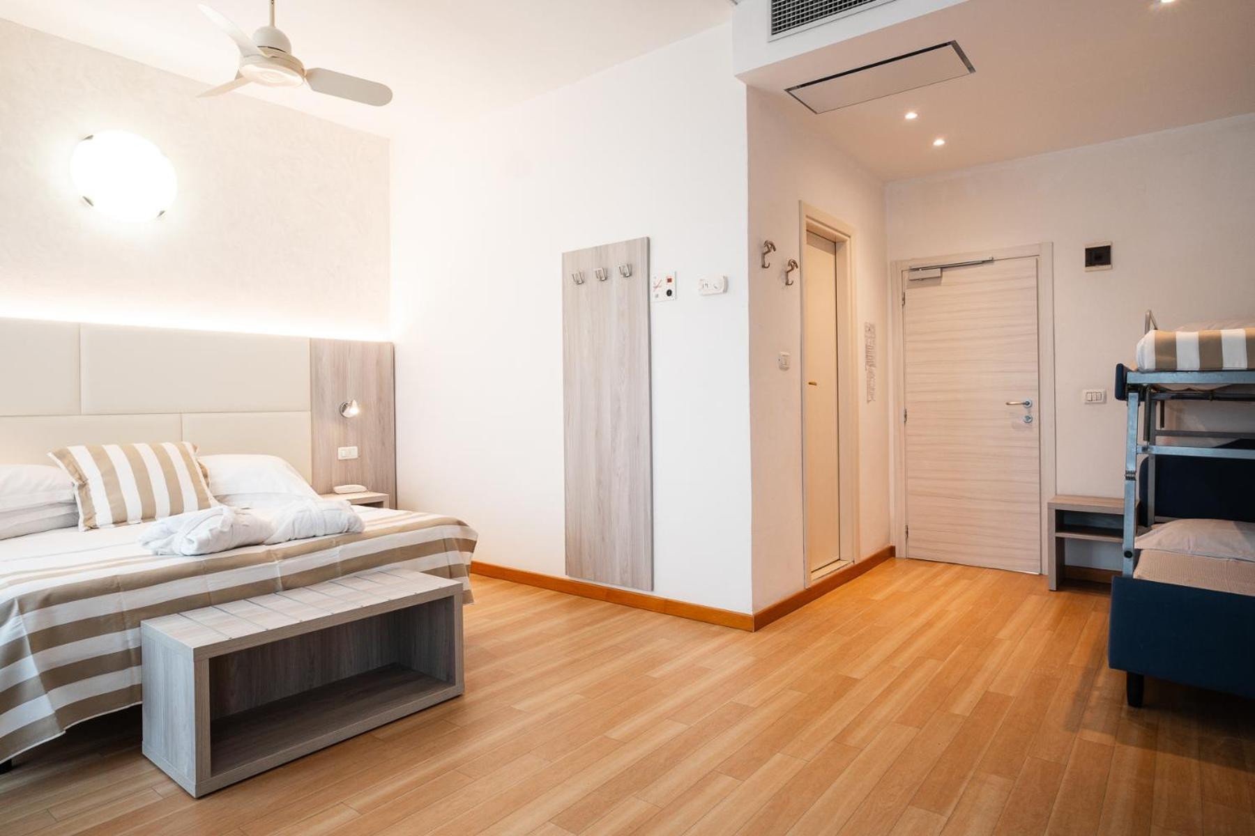 Hotel Losanna Gabicce Mare Kültér fotó