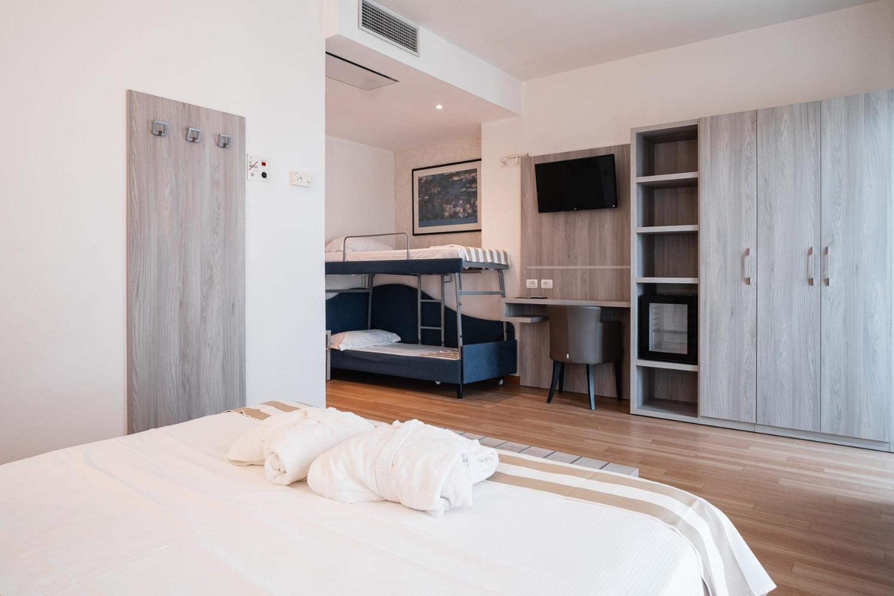 Hotel Losanna Gabicce Mare Kültér fotó