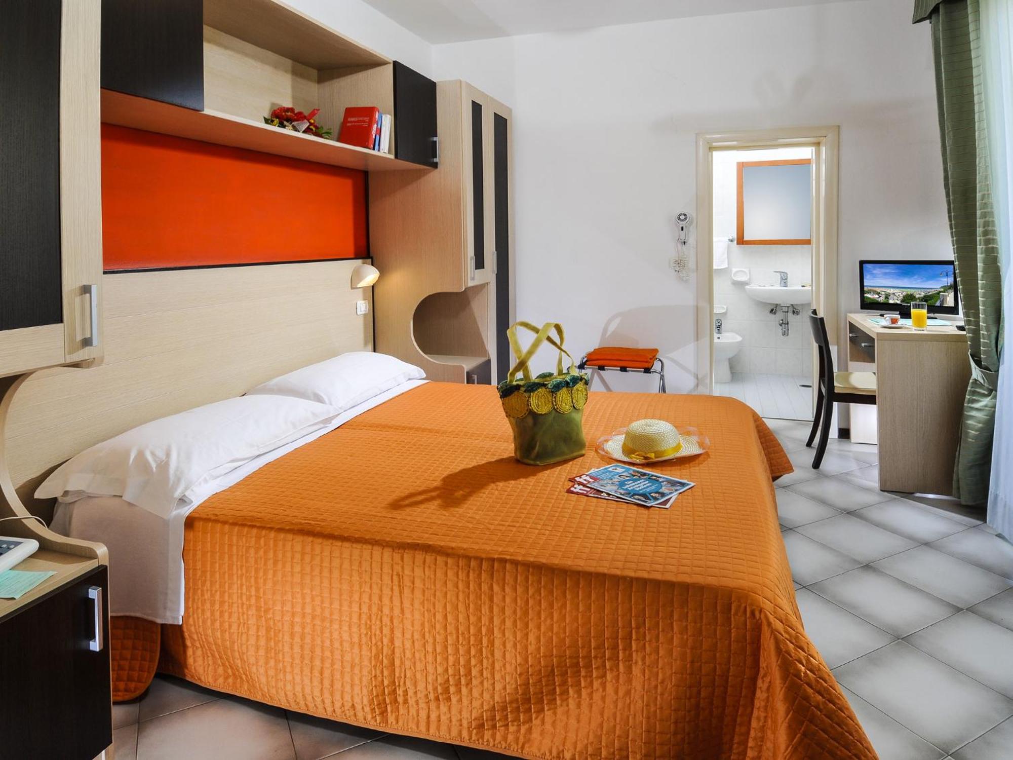 Hotel Losanna Gabicce Mare Kültér fotó