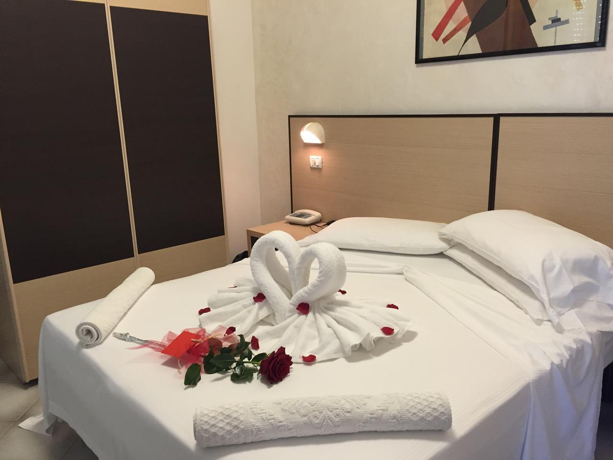 Hotel Losanna Gabicce Mare Kültér fotó