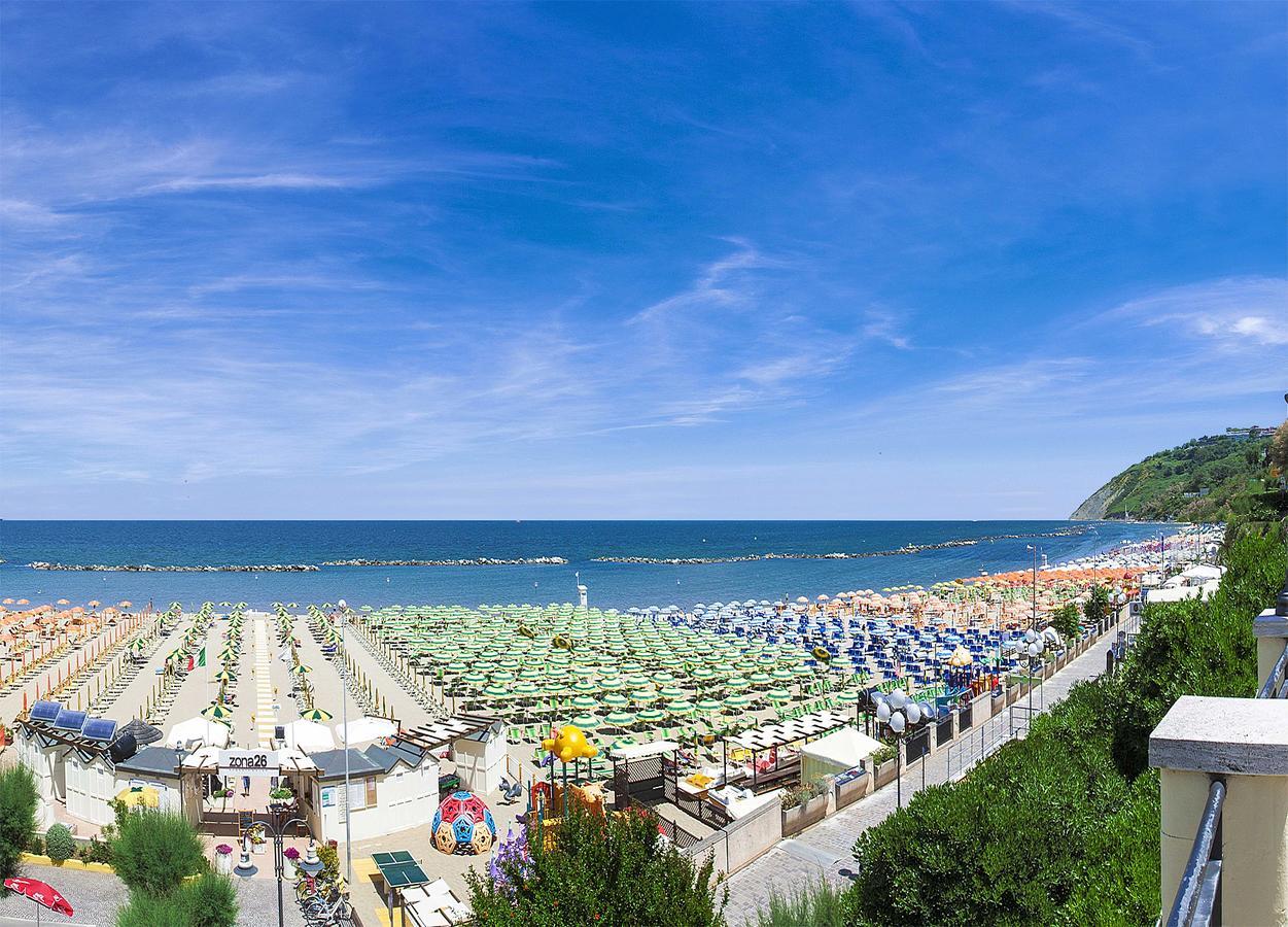 Hotel Losanna Gabicce Mare Kültér fotó
