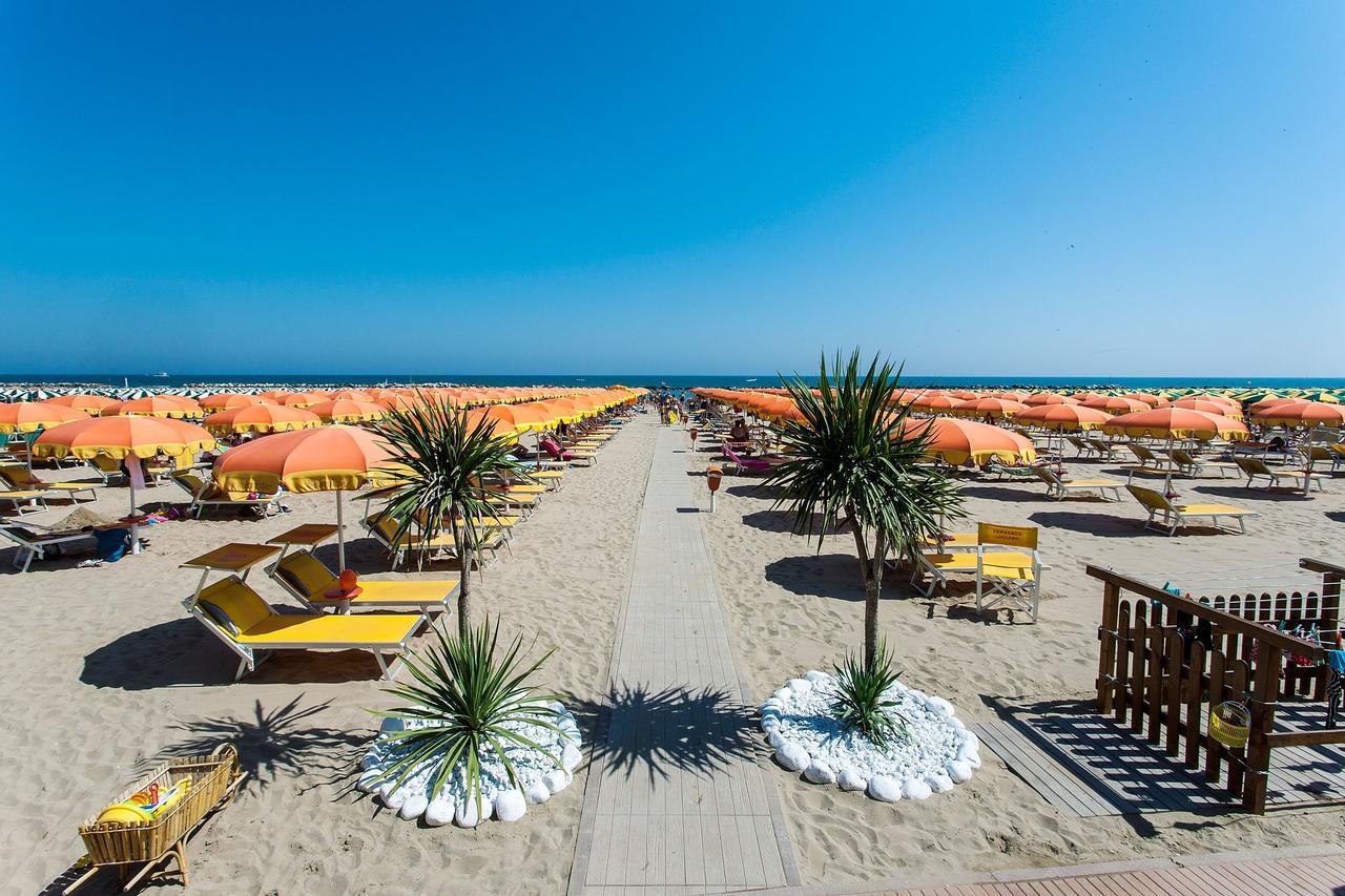 Hotel Losanna Gabicce Mare Kültér fotó