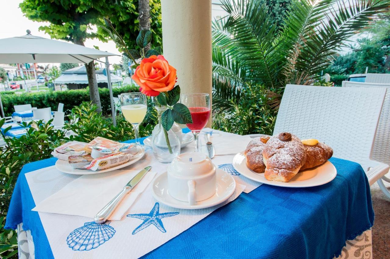 Hotel Losanna Gabicce Mare Kültér fotó