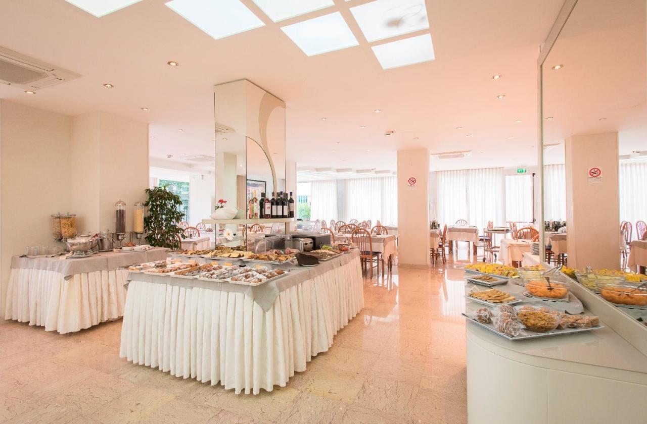 Hotel Losanna Gabicce Mare Kültér fotó